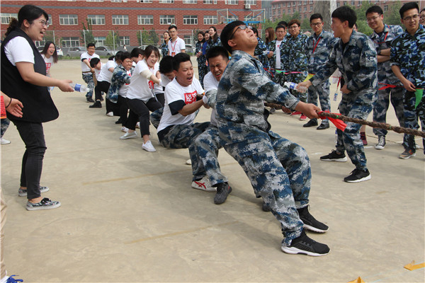 在工作中感受快乐 在运动中拥抱健康 ——我校举办教职工趣味运动会