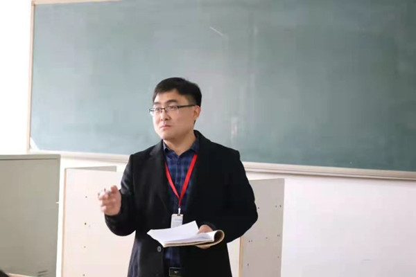 经济学院经济学教研室期中教学质量检查学生座谈会顺利召开