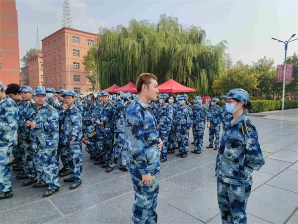 训练磨意志，青春铸经济