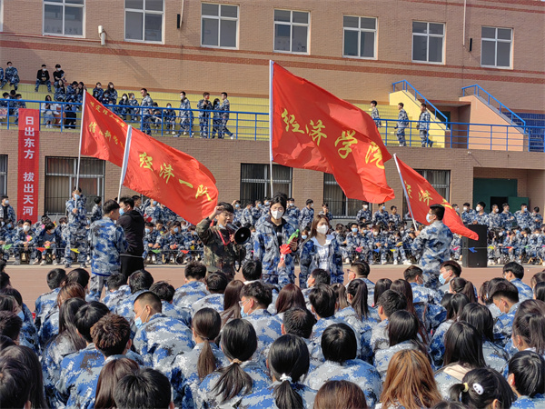 经济学院积极参加“永远跟党走，建功新时代”校拔河比赛